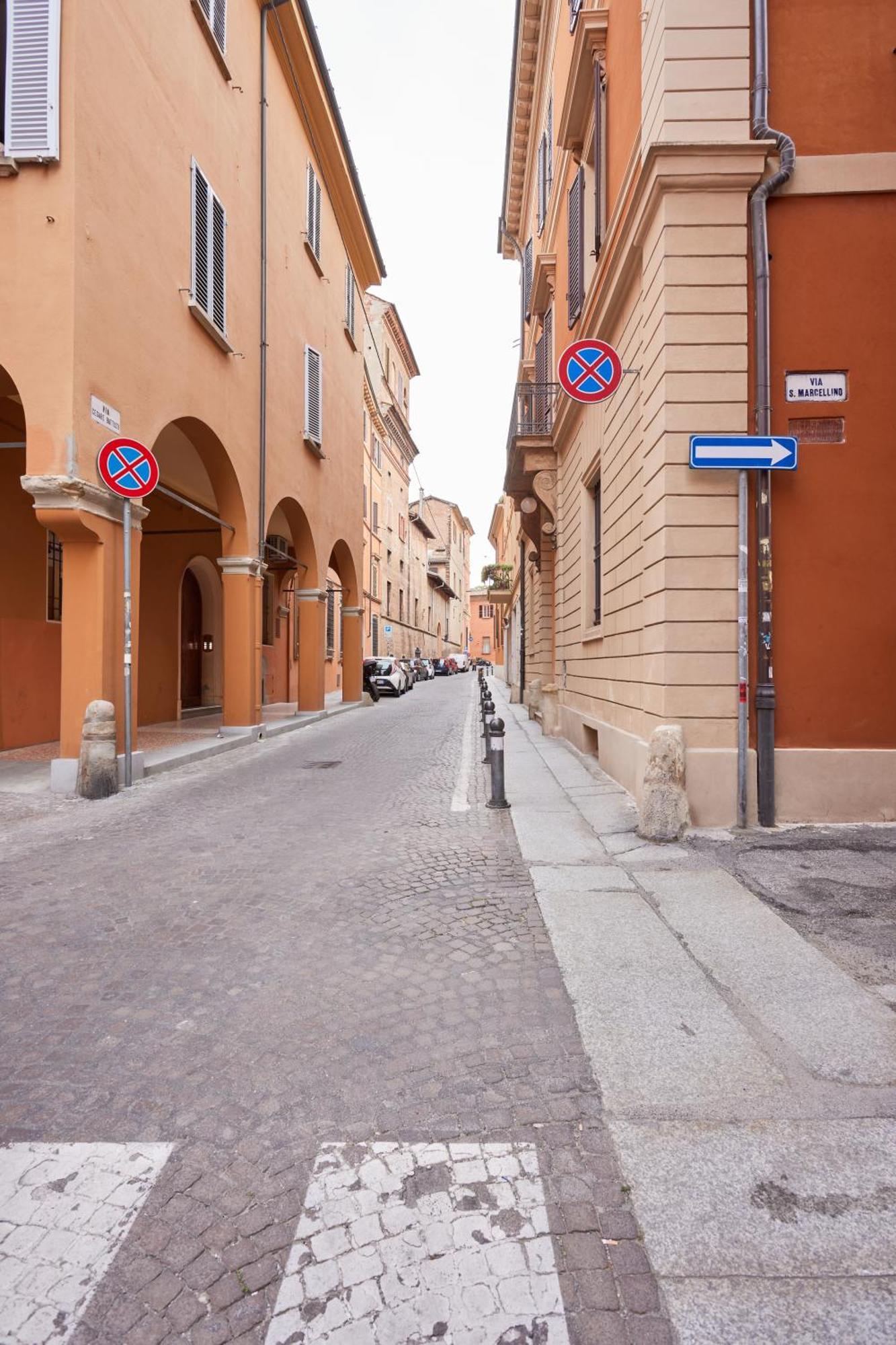 Central And Comfy Apartment Free Netflix And Disney Plus Bologna Exterior photo